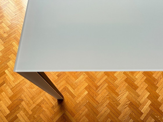 Image 1 of Mesa extensible Thin-K de cristal y acero, marca italiana Kristalia.