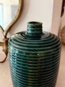Vaso a bottiglia in ceramica smaltata blu anatra a coste – Stile Mid-Century