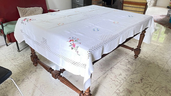 Image 1 of Nappe brodée + 12 Serviettes vintage