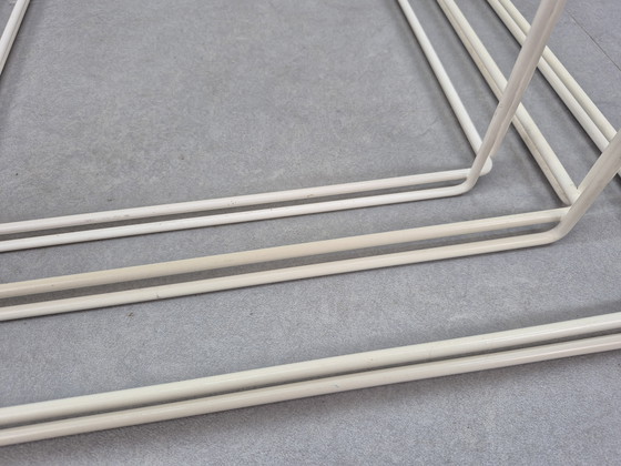 Image 1 of Tavolino Max Sauze. Tavolino da caffè vintage 'Isocele' bianco.