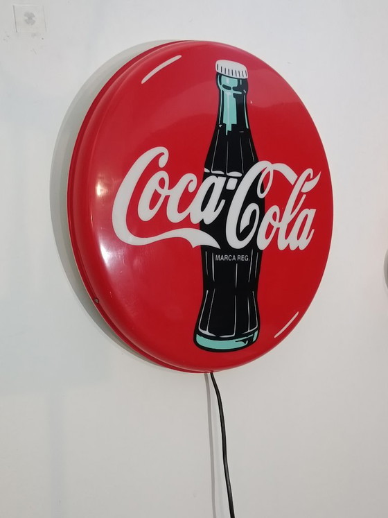 Letrero luminoso de Coca-Cola de 40 cm, marca registrada en 1997. – Coca cola, Decoración de pared, Plexiglass (photo 2 of 8)