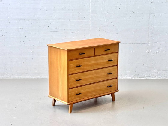 Image 1 of Commode van essenhout uit het midden van de vorige eeuw, jaren 60.