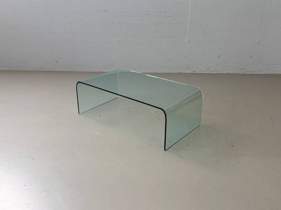 Image 1 of Glazen salontafel van gebogen veiligheidsglas, jaren 70.