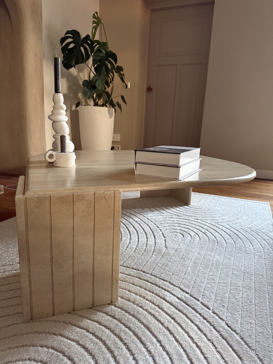 Image 1 of Splendido tavolino da caffè originale in travertino di Angelo Mangiarotti.