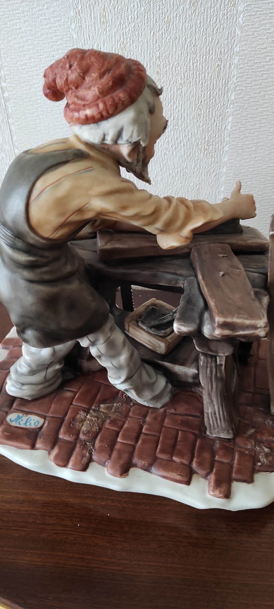 Image 1 of Statue en porcelaine de Capodimonte Le Charpentier