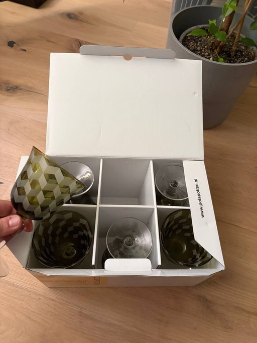 POLSPOTTEN Cuttings Bicchieri da Vino Set di 6 Un Colore – glazen karaffen, Glass