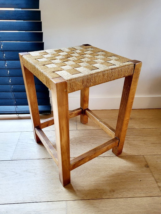 Image 1 of Vintage houten krukje met geweven zitting, landelijke stijl, jaren 1970