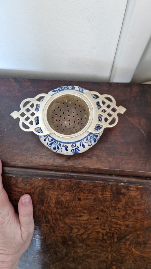 Delft blue tea strainer.
