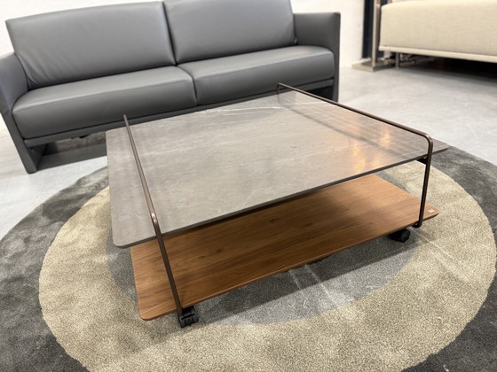 Image 1 of Rolf Benz 931 524 Couchtisch Nussbaumholz Naturstein 102x100