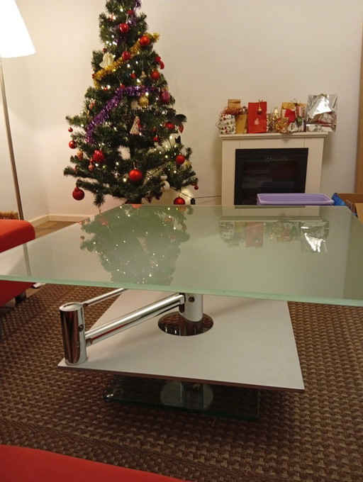 Table basse en verre, hauteur réglable | Design : Ronald Schmitt