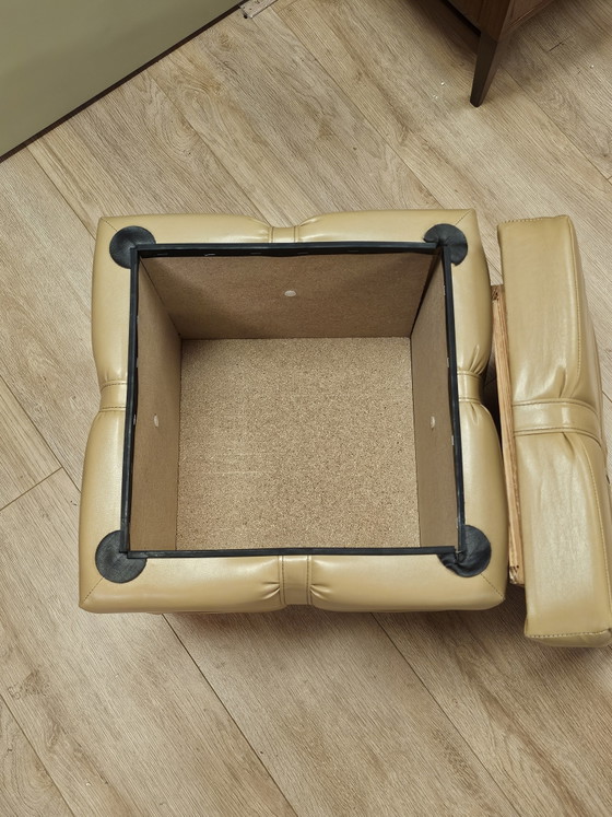 Pouf ottoman vintage avec rangement et repose-pieds, en similicuir beige taupe – Poufs & repose-pieds, Leather (photo 7 of 9)
