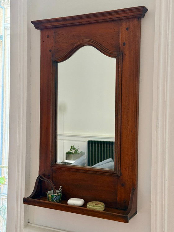 Image 1 of Miroir de toilette ancien en bois – charme classique