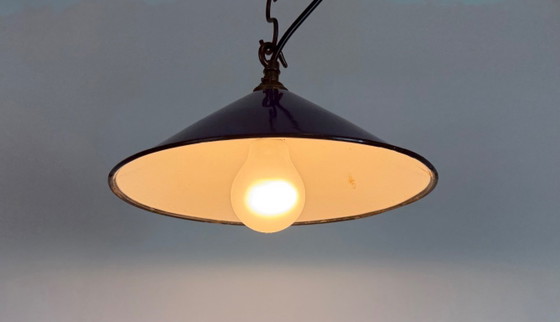 Image 1 of Industriële kobaltblauwe emaille fabriekshanglamp, jaren 1950