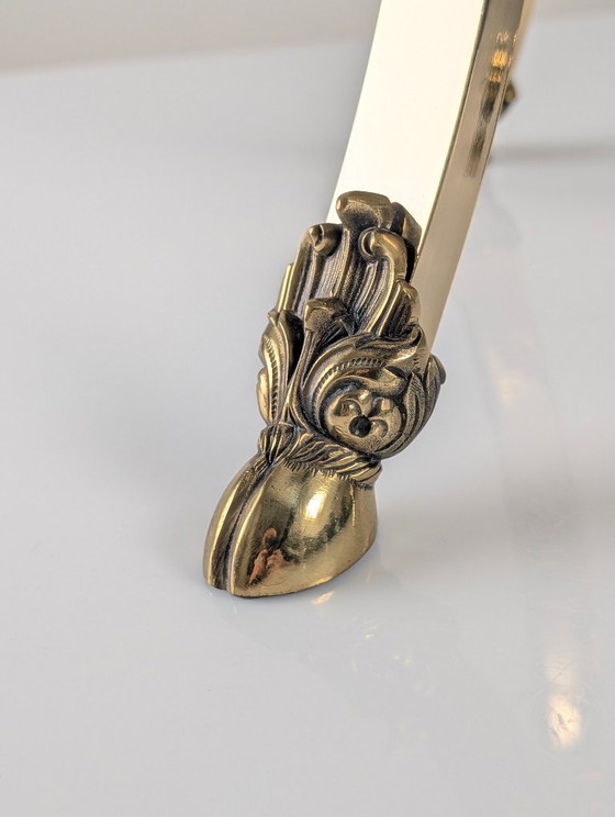 Neoklassieke bijzettafel van messing en facetgeslepen glas met ramkoppen, jaren 70 – Brass (photo 5 of 12)
