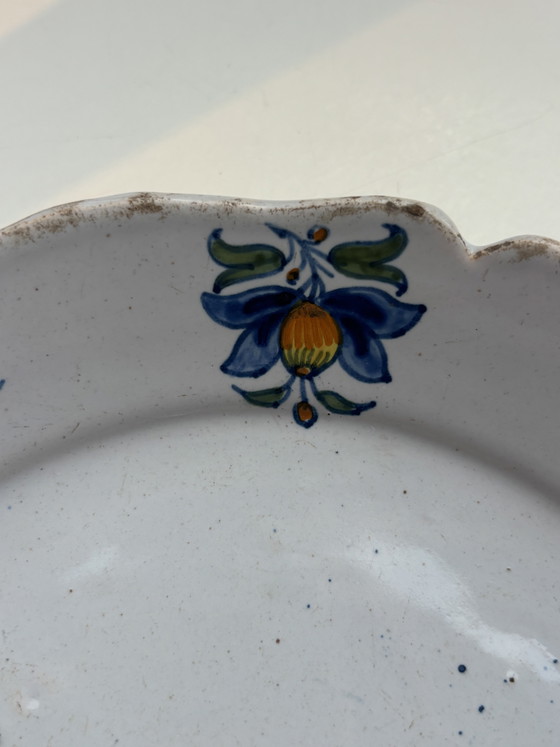 Image 1 of 2 platos antiguos del siglo XVIII