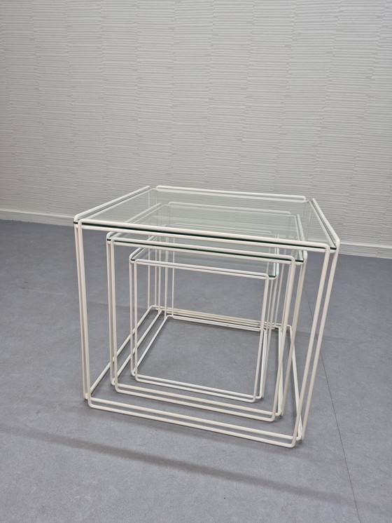 Image 1 of Tavolino Max Sauze. Tavolino da caffè vintage 'Isocele' bianco.