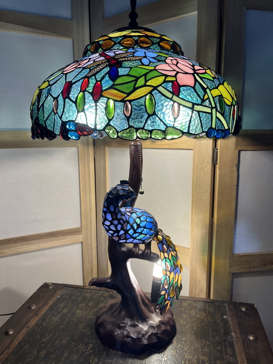 Image 1 of Lampada in stile Tiffany a forma di pavone
