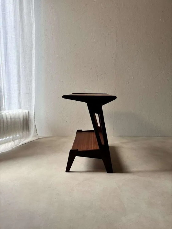 Image 1 of Tavolino laterale in teak dalla forma organica degli anni Sessanta