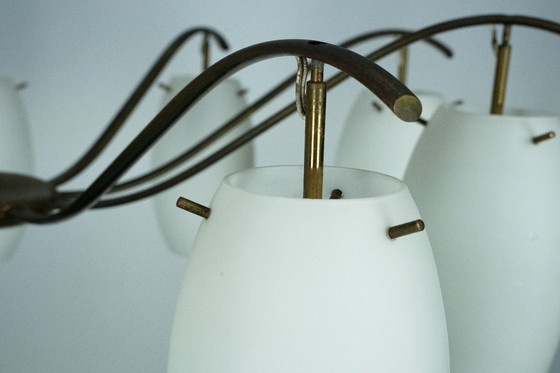 Image 1 of Rare lustre Arredoluce Monza à 9 lumières en laiton et verre opalin, Italie, années 1950