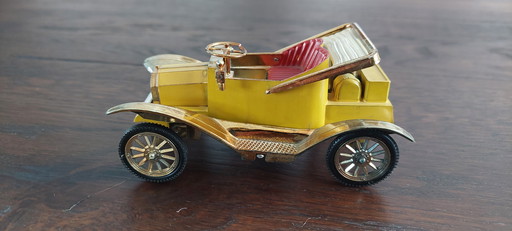 Auto d'epoca in plastica mobile