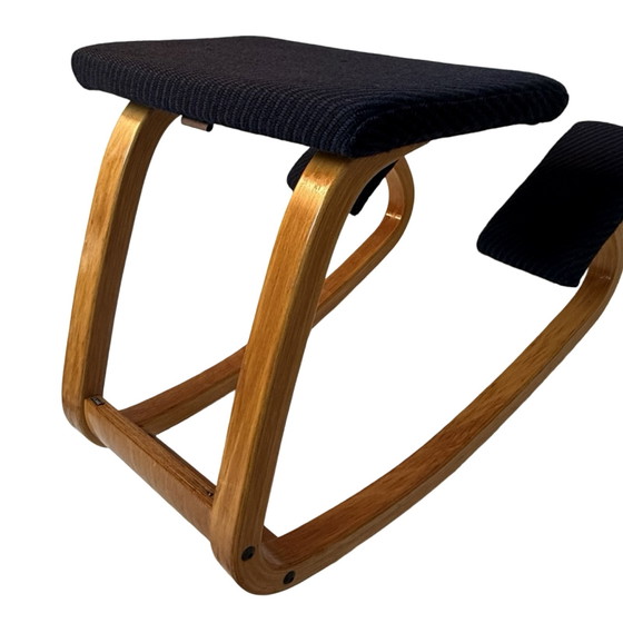 Image 1 of Peter Opsvik - Stokke - Balancement Variable (modèle de 1991) Fauteuil à bascule ergonomique / Chaise à genoux