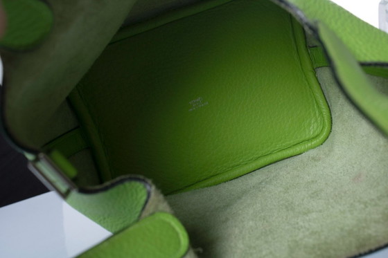 Hermes, een vert cru clémence lederen picotin 18 tas – Hermès, Bucket tassen, Calfskin (photo 8 of 14)