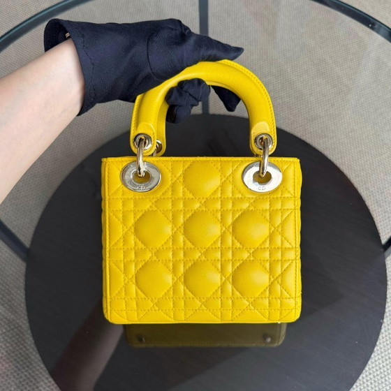 Image 1 of DIOR LADY MINI - CANNAGE LAMSLEER MET GEELGOUDEN BESLAG EN VERSTELBARE BAND