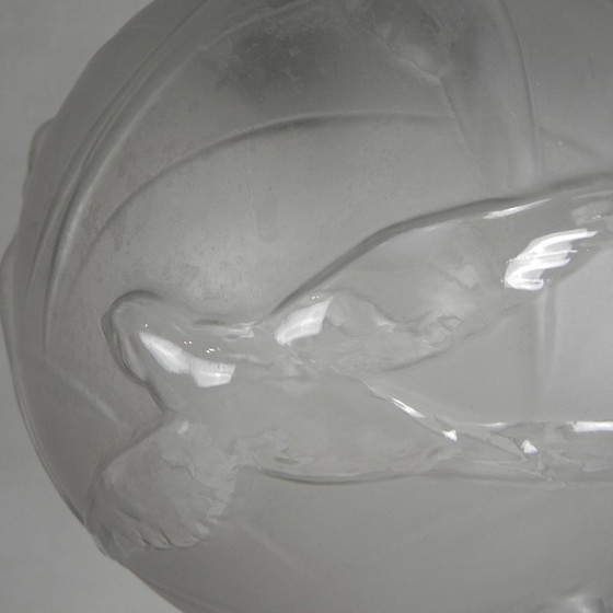 Image 1 of Art Deco hanglamp met geetste glazen bol met meerdere vogels, zwaluwen, jaren 30