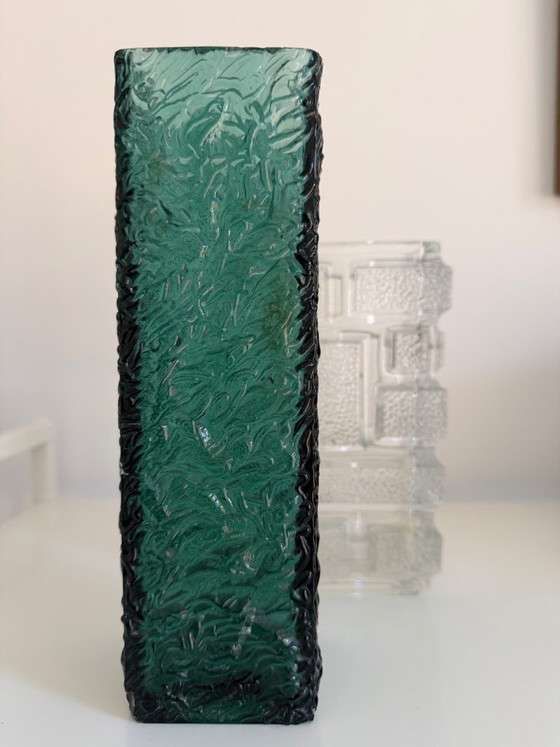 Mid-Century Scandinavian Brutalist Vase – Glass (photo 6 of 6)