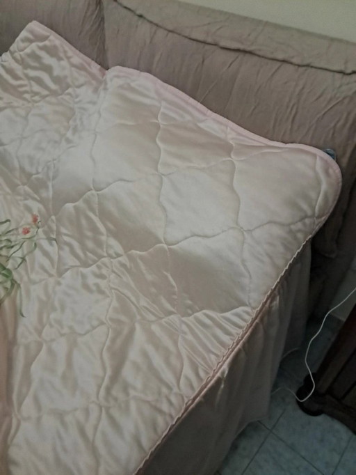 Copriletto in raso vintage