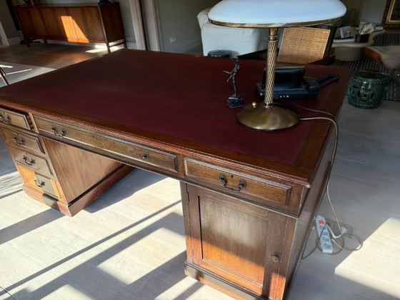 Image 1 of Englischer Doppelschreibtisch mit roter Lederplatte