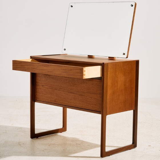 Image 1 of MK11133 Gerestaureerde teakhouten kaptafel van Kurt Østervig