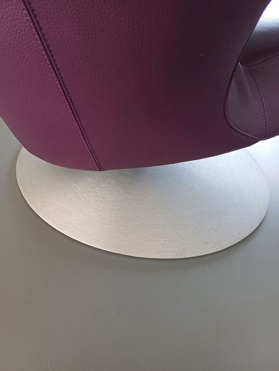 Image 1 of Poltrona girevole Leolux Parabolica, pelle color melanzana