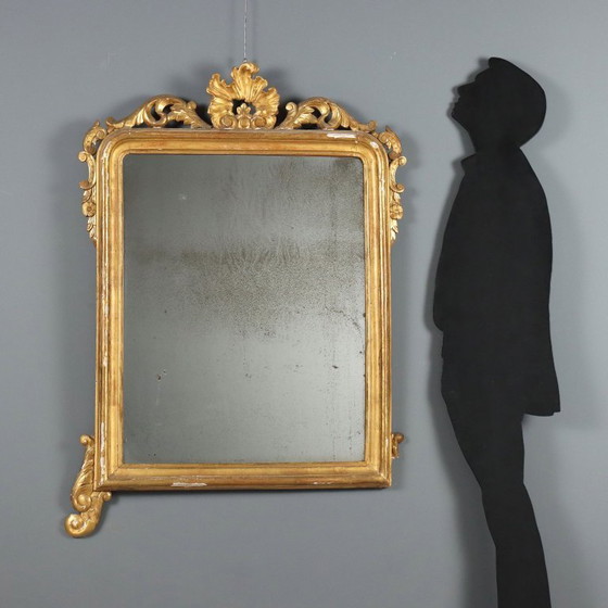 Image 1 of Miroir avec cadre en bois sculpté et doré