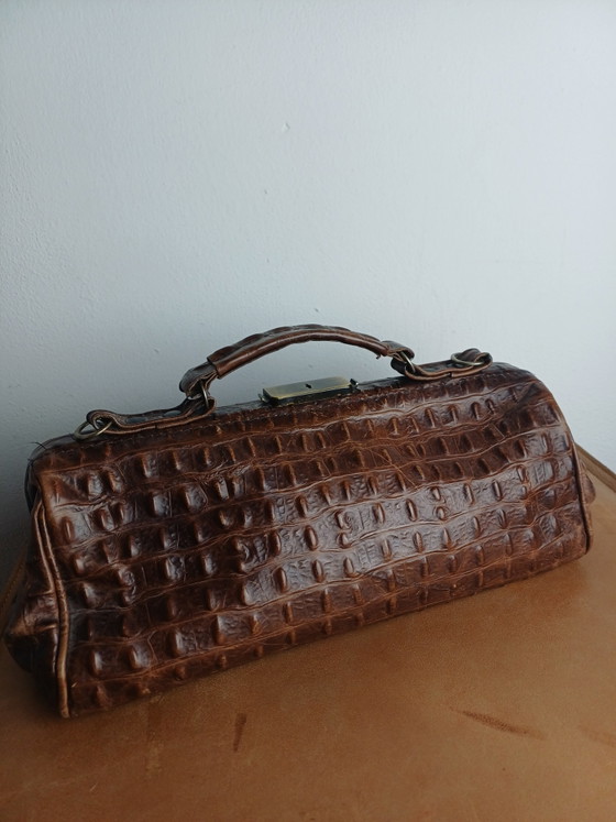 Borsa da Dottore Pelle Stampa Coccodrillo Marrone – Fred de la Bretoniere, Borse a mano, Leather, Metal (photo 4 of 11)