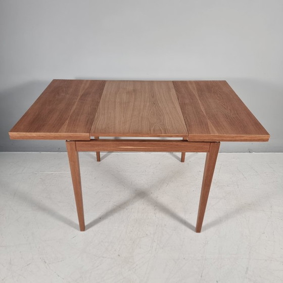 Ausziehbarer Esstisch mit vier Esszimmerstühlen, Holz, Esstische, Stoff, Braun, Scandinavian (Foto 9 von 13)