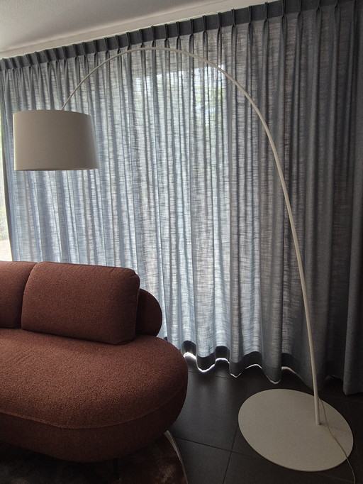 Belle lampe à arc moderne