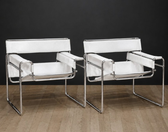 Image 1 of KNOLL International. Ensemble de 2 fauteuils Wassily B3 NEUFS en fourrure blanche douce.