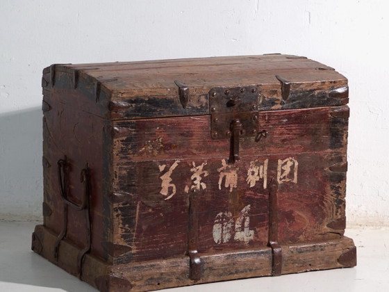 Baule antico rinforzato in ferro in legno di pino – Cina, circa 1900 – Armadi contenitori, Iron, Rustic (photo 2 of 40)