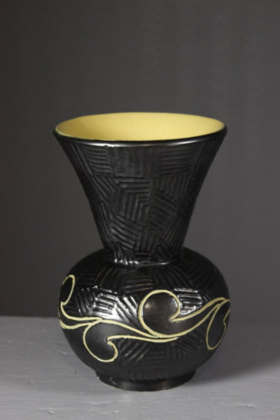 Image 1 of Keramische vaas uit de jaren 1950, satijnzwart en glanzend geel emaille, Elchinger Chambost-stijl.