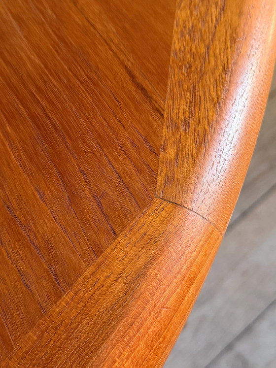 Image 1 of Vintage round Scandinavian teak table with a central star base, extendable.