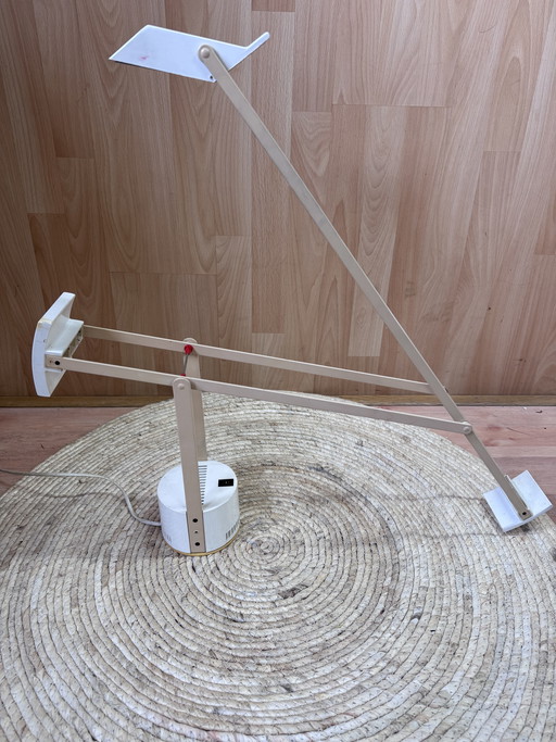 Lampada da tavolo Artemide Tizio - Design di Richard Sapper