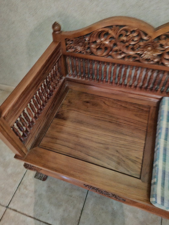 Image 1 of Precioso sofá individual de madera maciza tallado a mano.