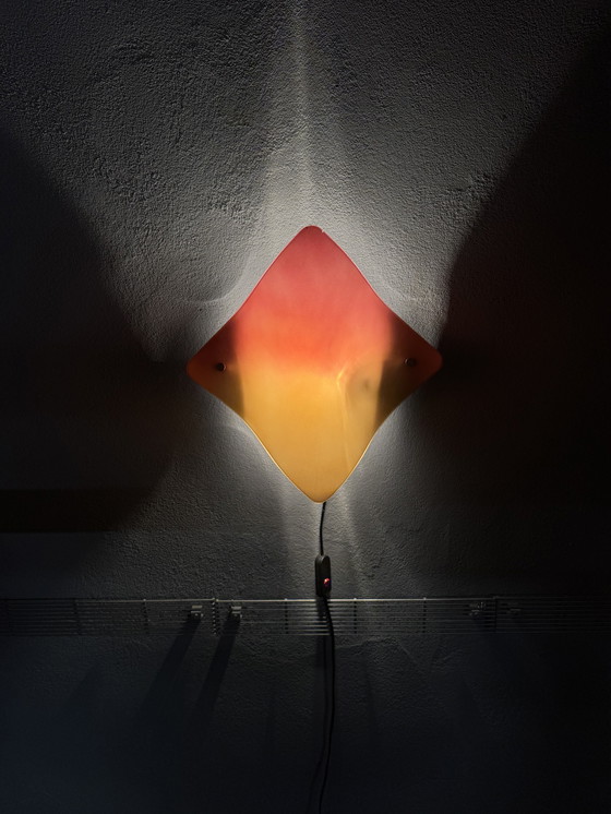 Image 1 of Wandlamp met warm kleurverloop