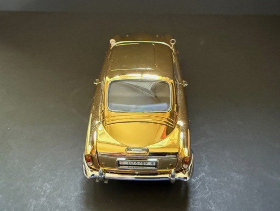 Image 1 of Danburt Mint Astin Martin DB5 James Bond Édition Or
