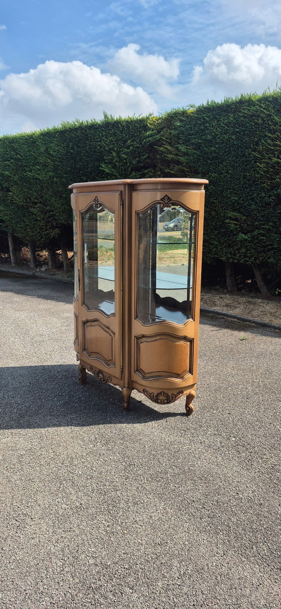Grande Vitrine Galbée de Style Louis XV en Merisier, France, XXe Siècle – Vitrine Style Louis XV, Wood (photo 4 of 14)