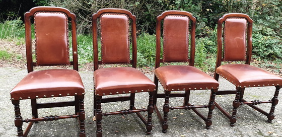 Image 1 of 4 chaises de salle à manger anciennes Royal