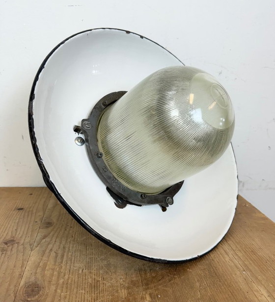 Image 1 of Lampada a sospensione in ghisa smaltata verde industriale, anni '60