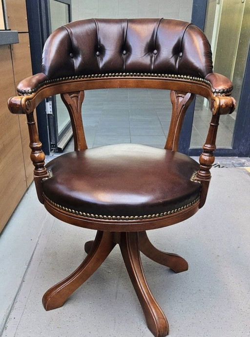 Chesterfield captains chair