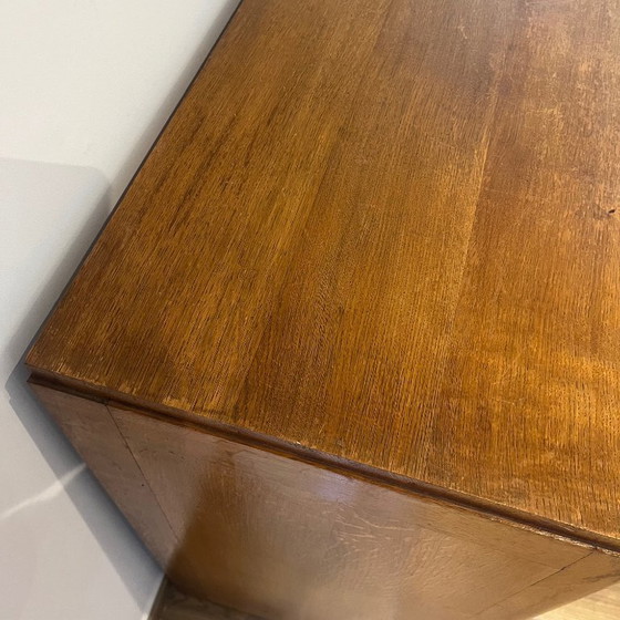Image 1 of Eiken dressoir uit de naoorlogse/reconstructieperiode, 1940/50